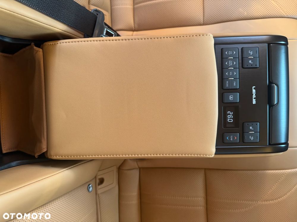 Lexus ES 300h Omotenashi - 17