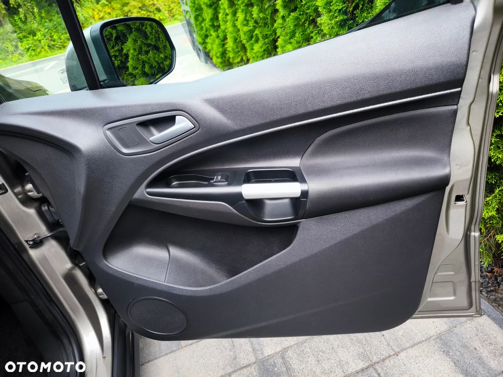 Ford Tourneo Connect Grand - 19