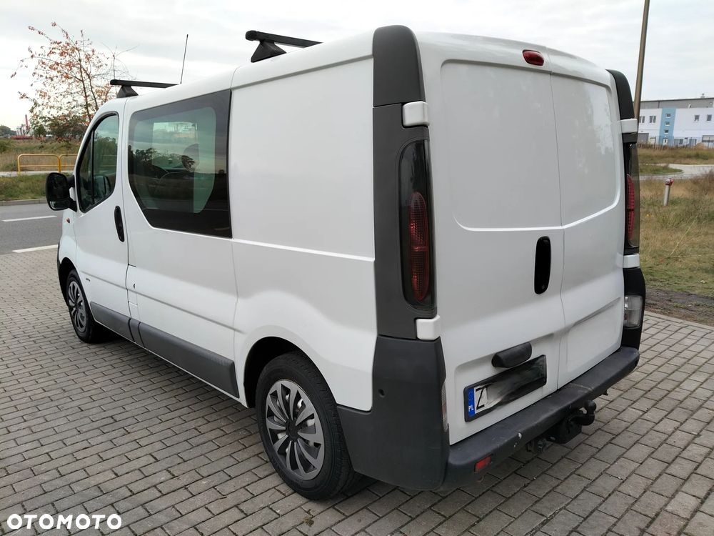 Opel Vivaro 2003 photo 2