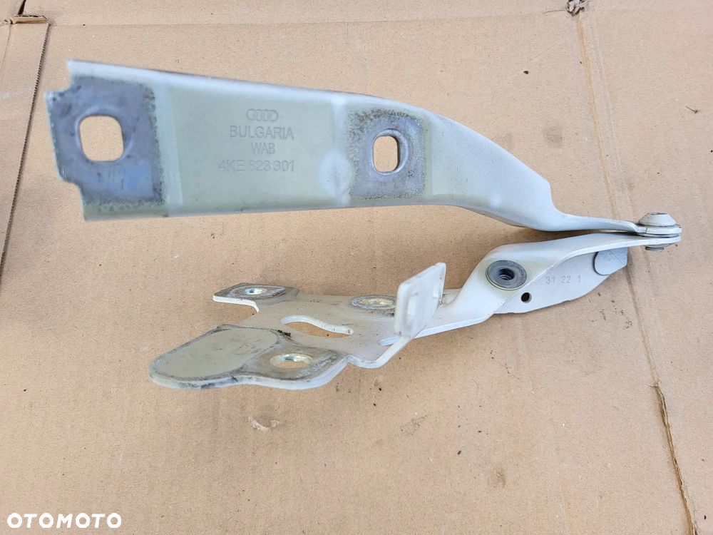 ZAWIAS MASKI AUDI E TRON Q8 4KE823302 4KE823301 - 3