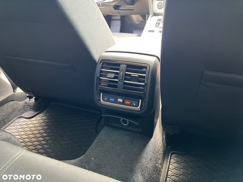 Volkswagen Passat Variant 2.0 TDI DSG (BlueMotion Technology) Comfortline - 21