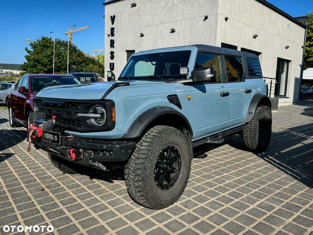 Ford Bronco - 1