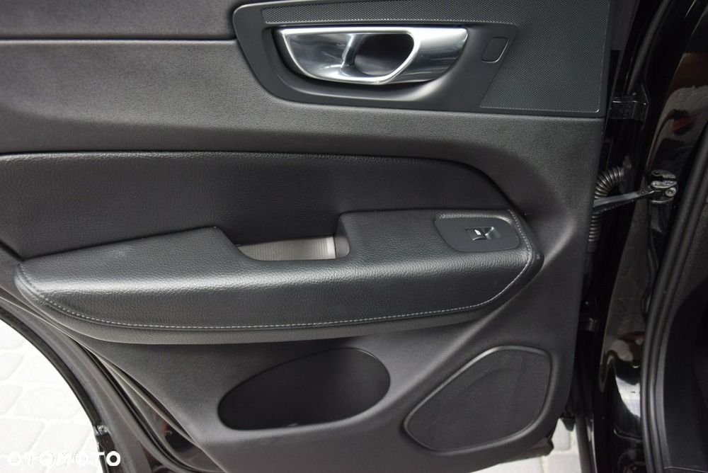 Volvo XC 60 D4 AWD Geartronic Momentum - 28