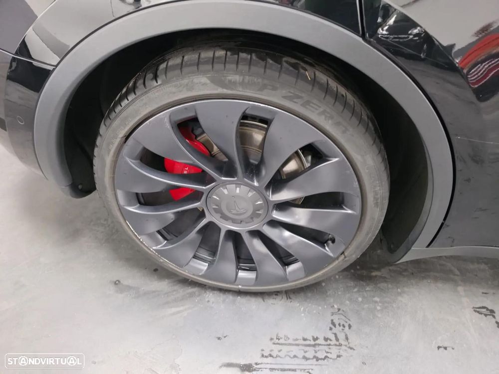 Tesla Model Y Performance Dual Motor AWD - 16