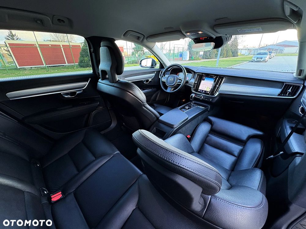 Volvo V90 D3 Momentum Pro - 26