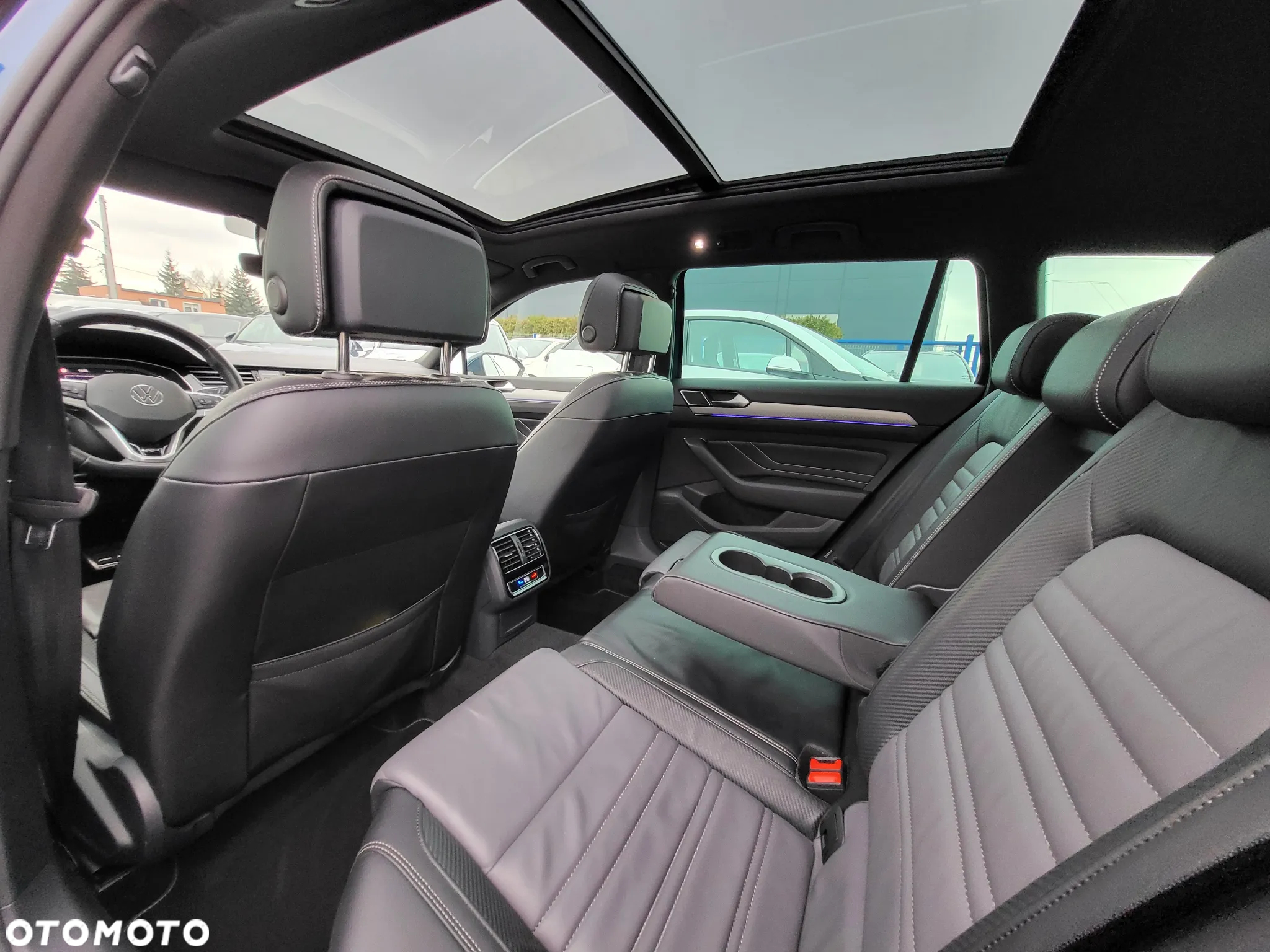 Volkswagen Passat Variant 2.0 TDI SCR DSG 4Motion Business - 9