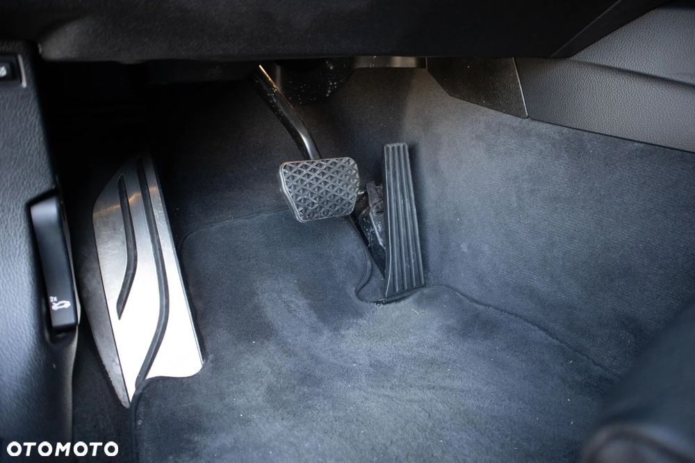 BMW Seria 3 330i xDrive M Sport - 35