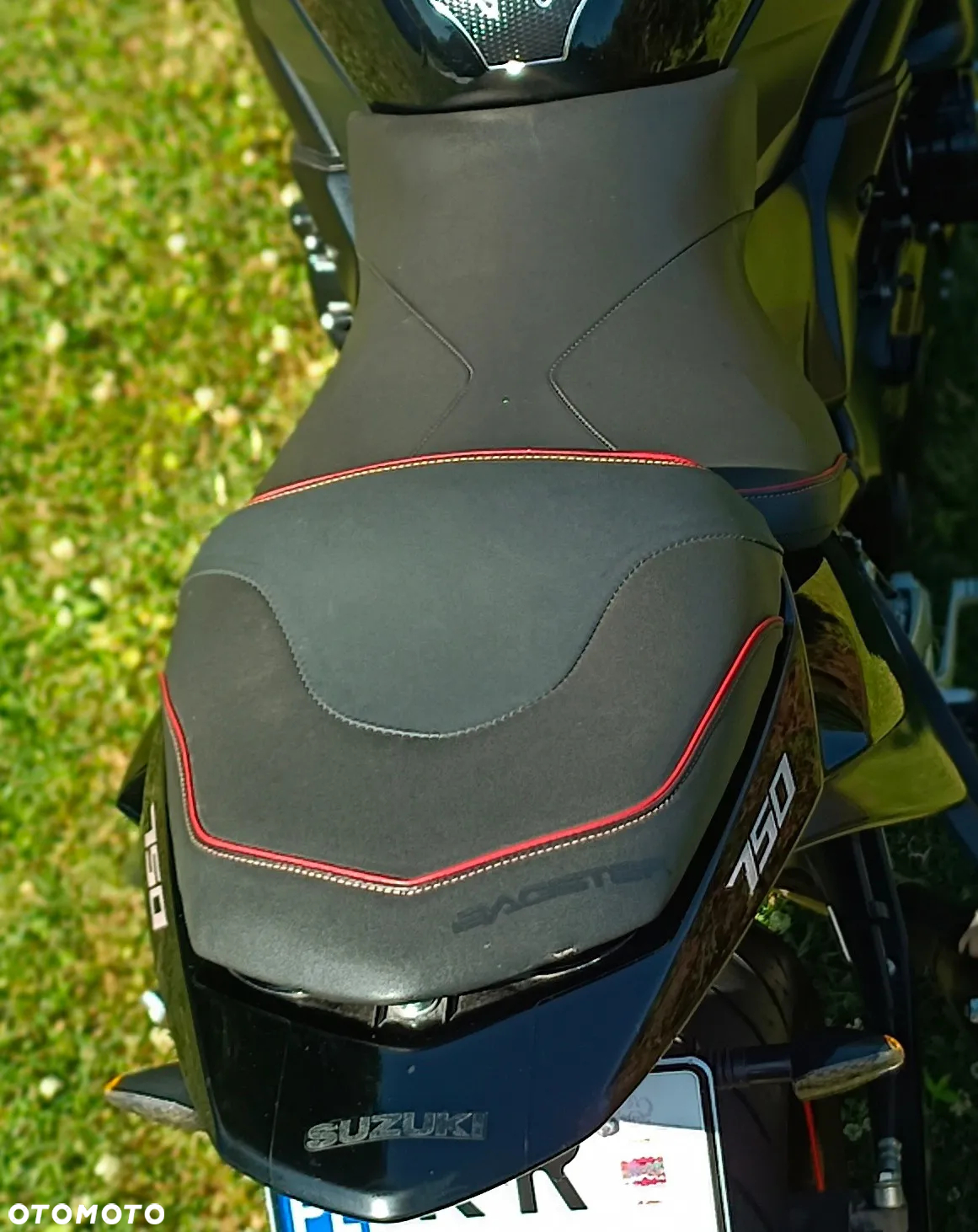 Suzuki GSR - 9