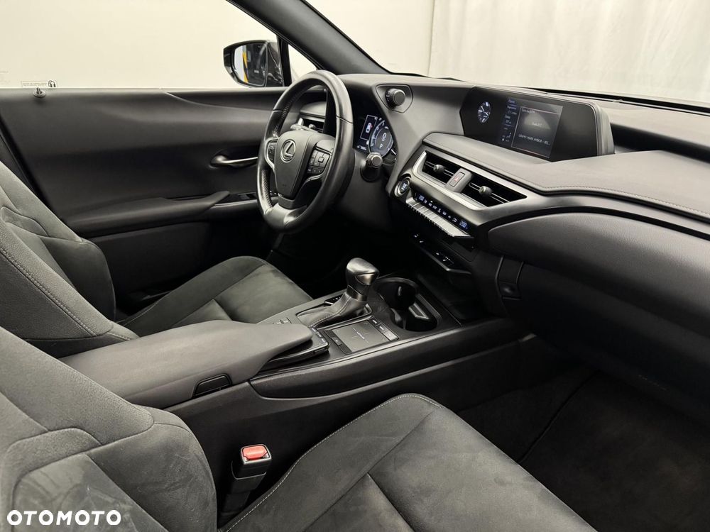 Lexus UX - 21
