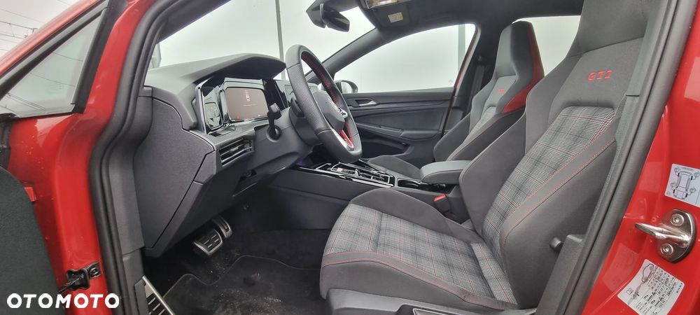 Volkswagen Golf - 16