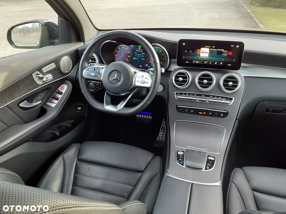 Mercedes-Benz GLC 200 4Matic 9G-TRONIC AMG Line Plus - 25