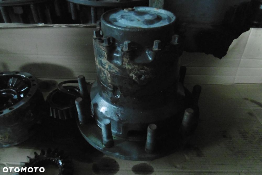 Zwolnica Tył Renault Kerax 6x4 8x4 - 2