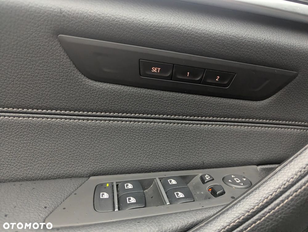 BMW Seria 5 520d Touring Sport Line - 11