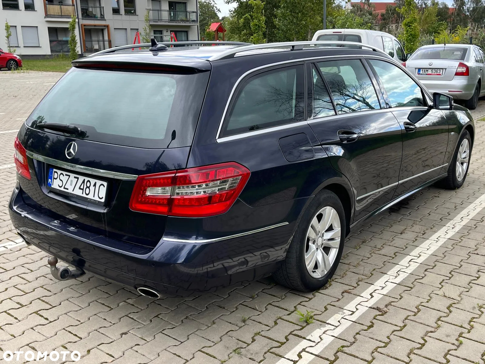 Mercedes-Benz Klasa E 350 T CDI DPF BlueEFFICIENCY 7G-TRONIC Elegance - 4