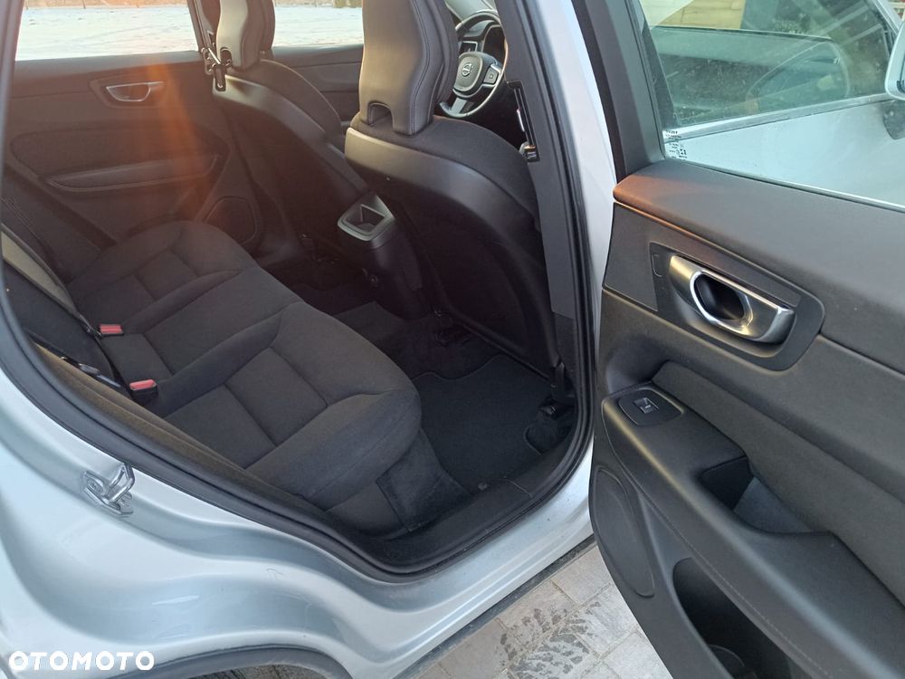 Volvo XC 60 B4 D AWD Geartronic Momentum Pro - 19