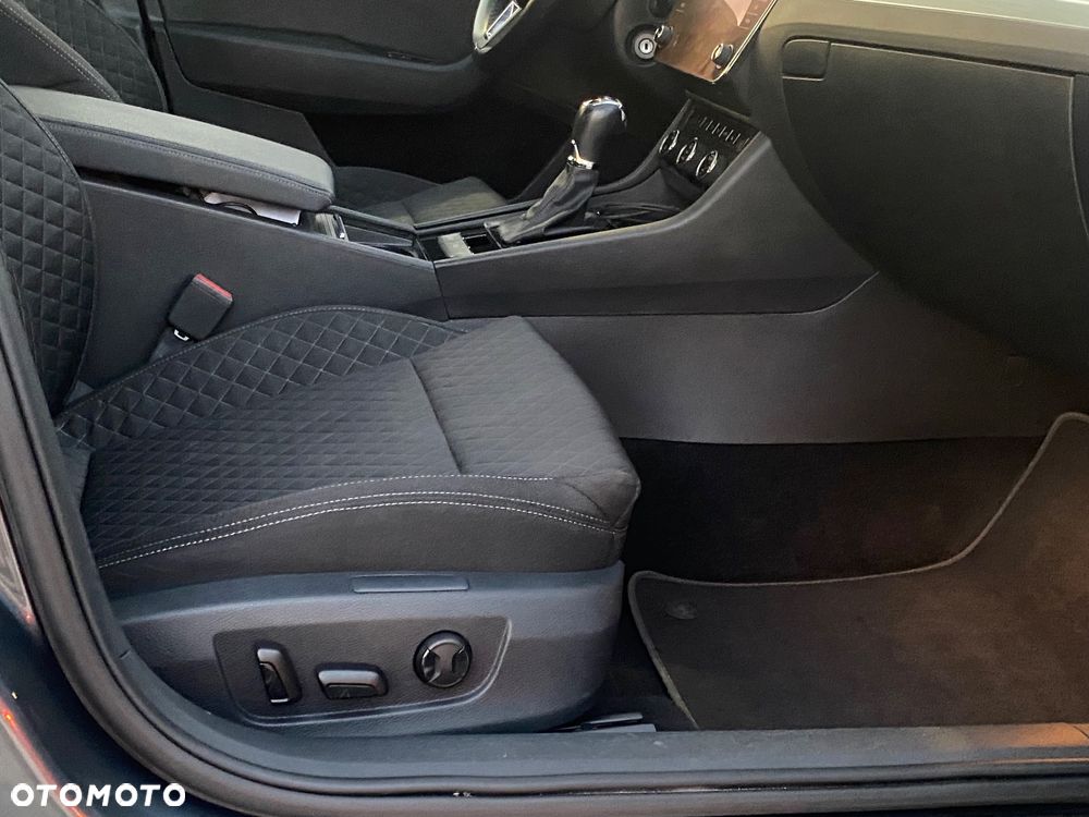 Skoda Superb 2.0 TDI Style DSG - 4