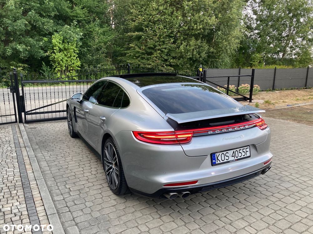 Porsche Panamera 4S - 3