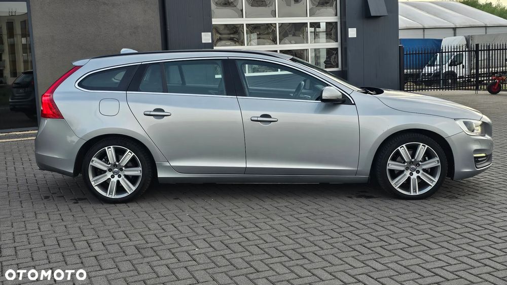 Volvo V60 T5 Kinetic - 32