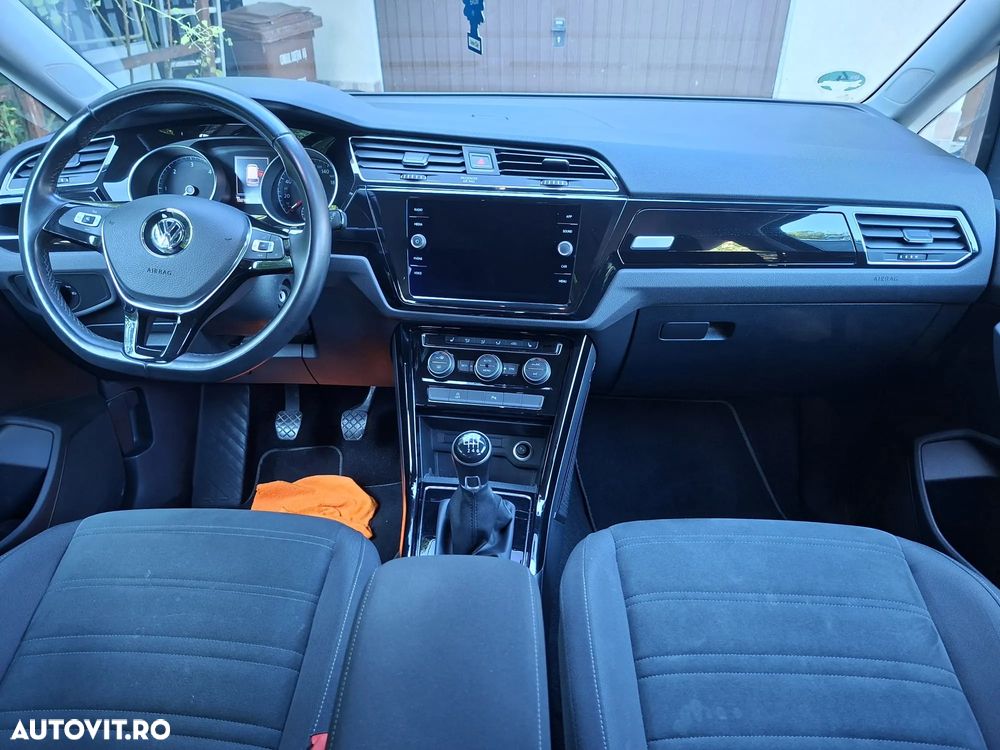 Volkswagen Touran 2.0 TDI Highline - 2