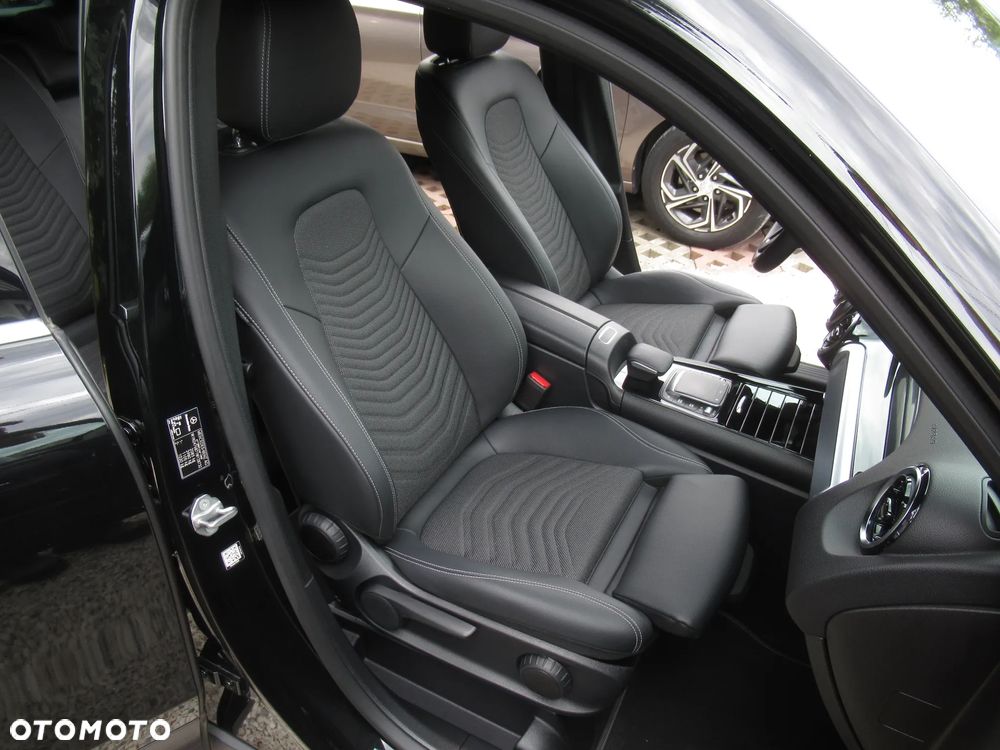 Mercedes-Benz GLB 200 7G-DCT - 12