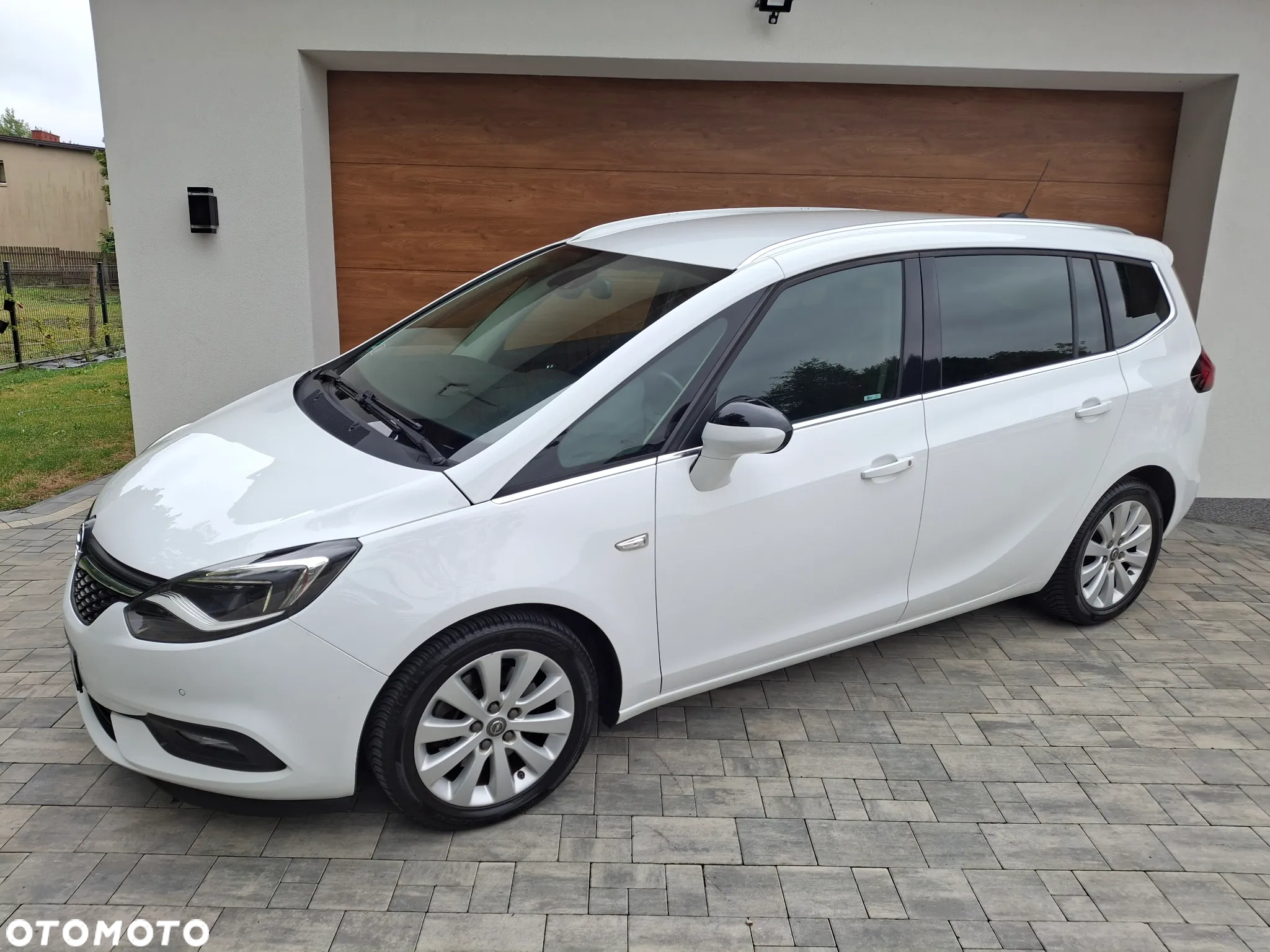 Opel Zafira Tourer 1.6 SIDI Turbo Innovation - 4
