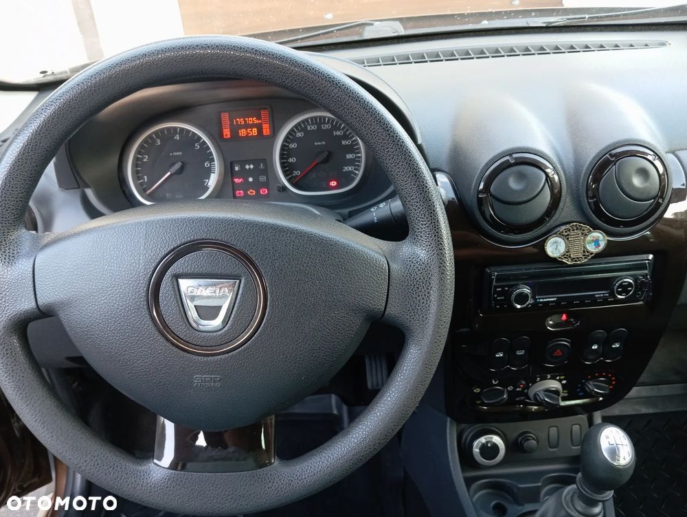Dacia Duster 1.6 Laureate 4x4 - 34