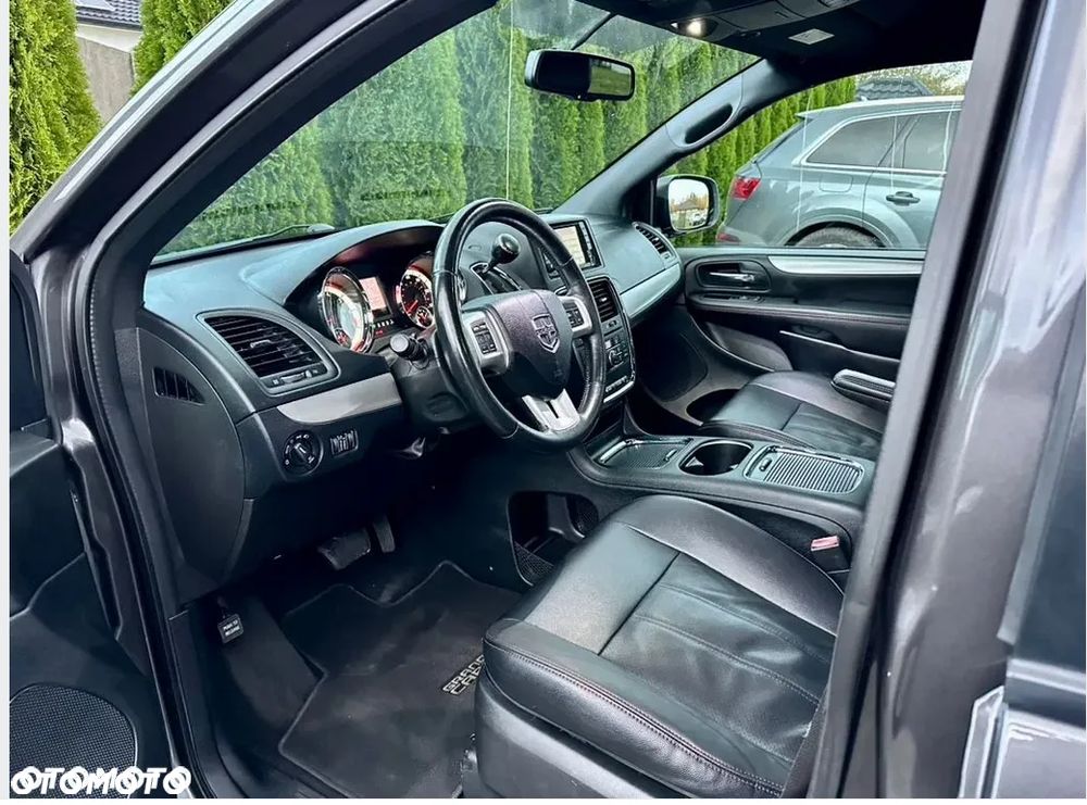 Dodge Grand Caravan - 10