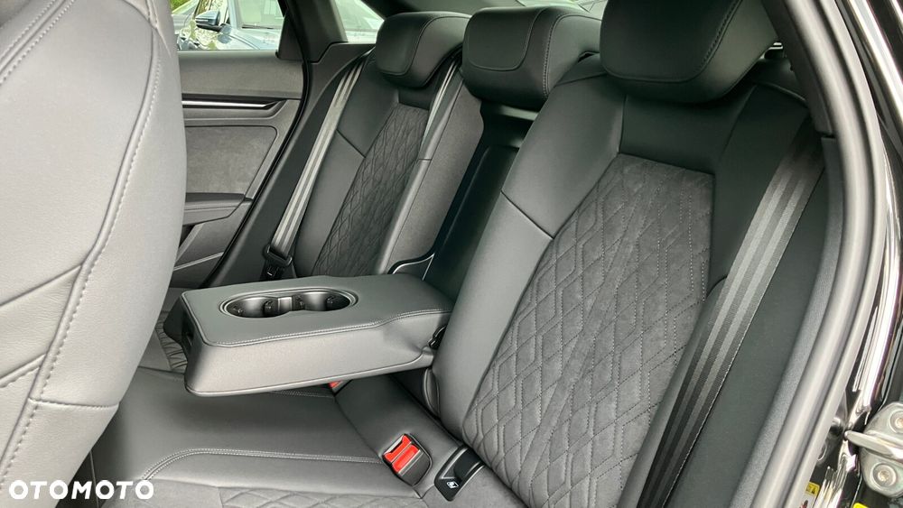 Audi RS3 Limousine - 14