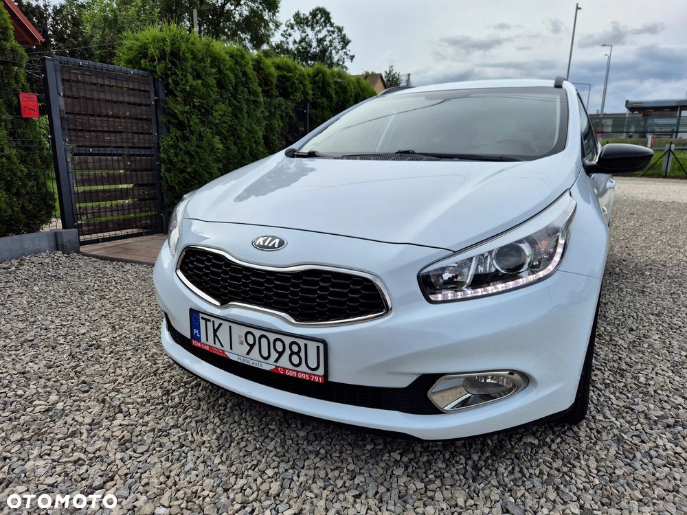 Kia Ceed 1.6 GDI Fifa World Cup Edition - 4