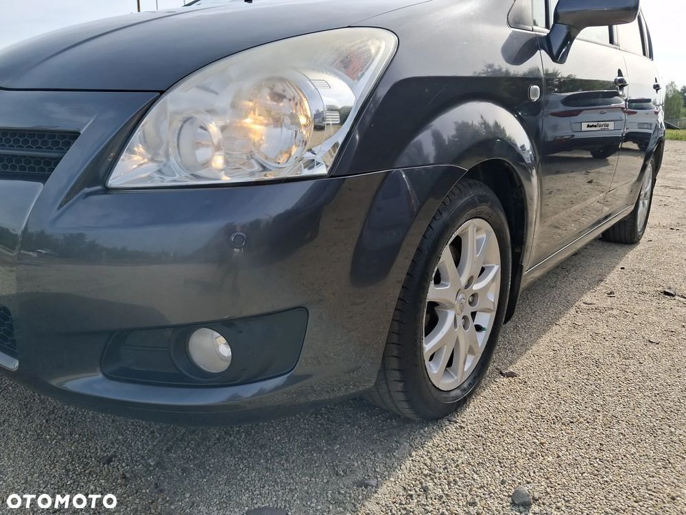 Toyota Corolla Verso 2.2 D-4D Premium + 7os - 23