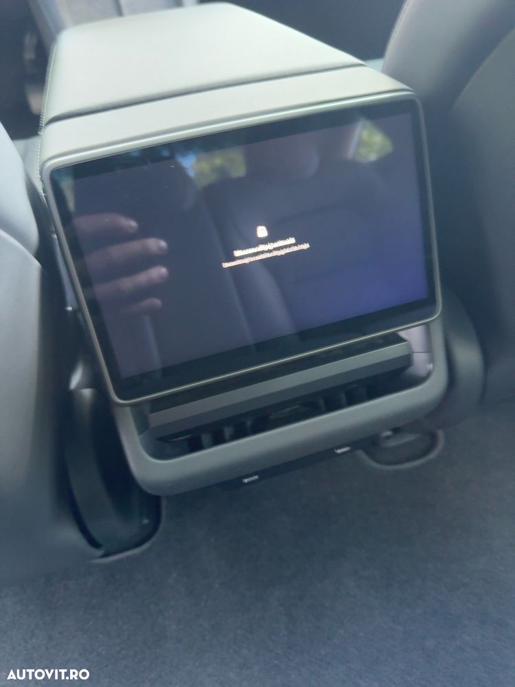 Tesla Model 3 RWD - 11