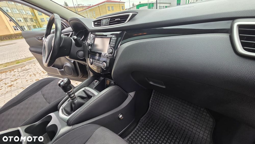 Nissan Qashqai 1.2 DIG-T N-Connecta EU6 - 17