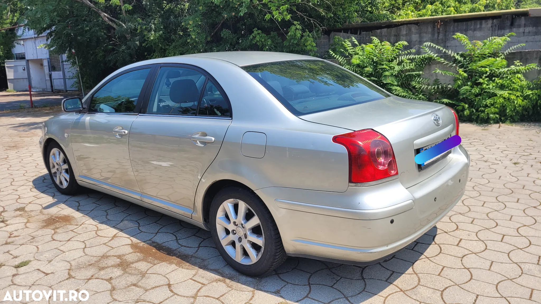 Toyota Avensis 2.2 D-4D Sedan Sol - 4