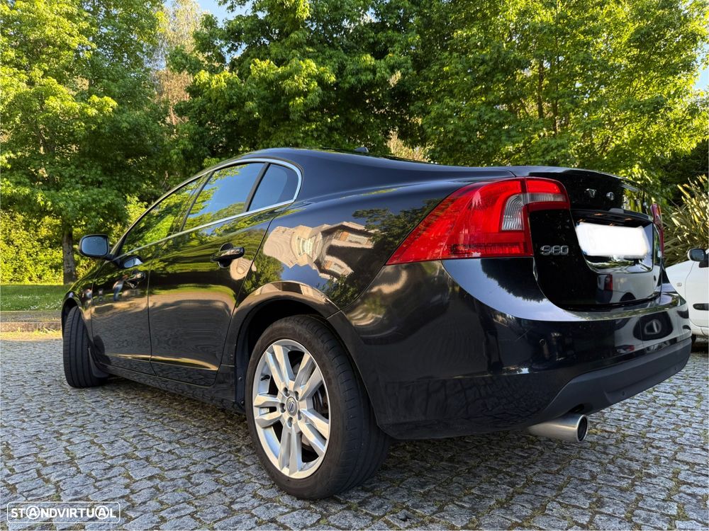 Volvo S60 2.0 D3 Momentum - 1