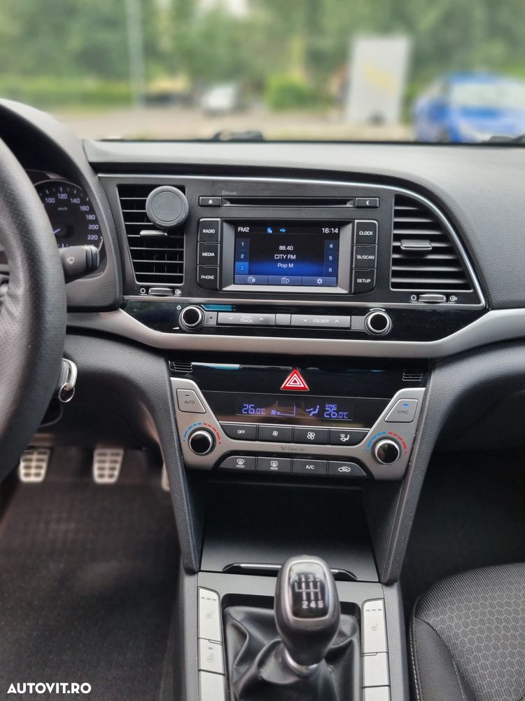 Hyundai Elantra 1.6 CRDI Highway - 16