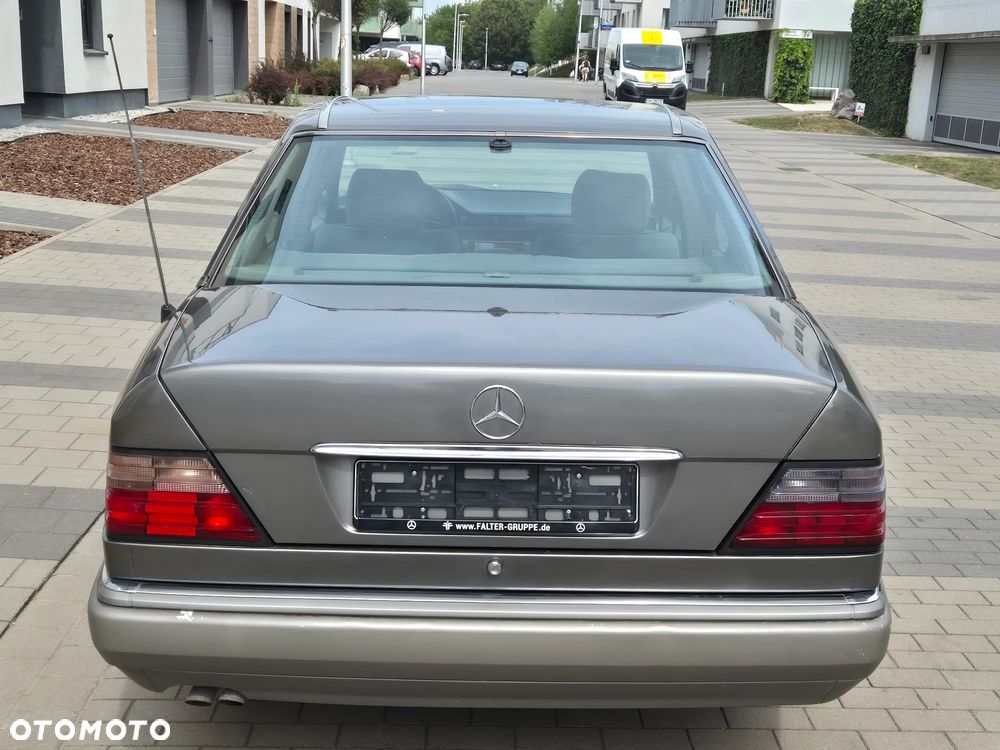 Mercedes-Benz W124 (1984-1993) - 24
