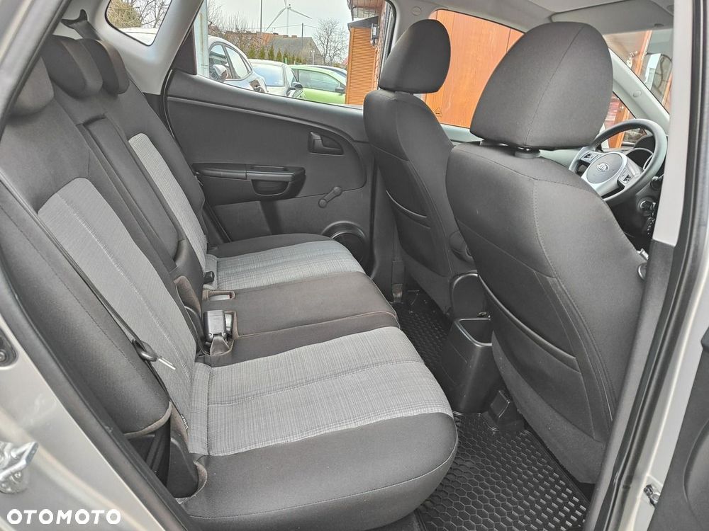 Kia Venga - 23