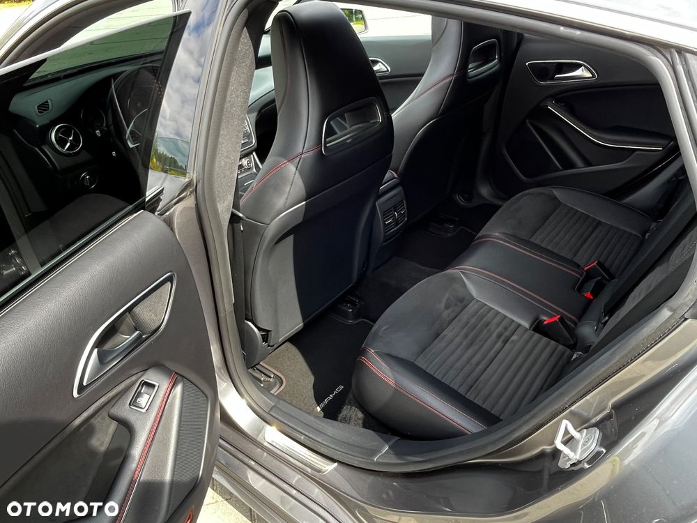 Mercedes-Benz CLA 250 4-Matic AMG Line - 12