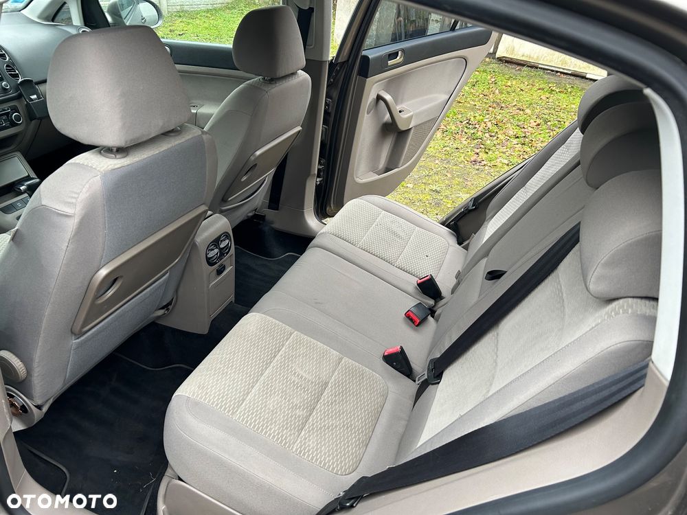 Volkswagen Golf Plus 1.6 TDI BlueMot Comfortline DSG - 12