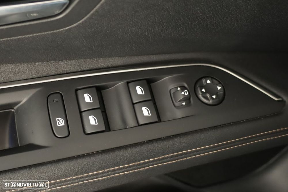 Peugeot 3008 1.2 Hybrid Allure e-DCS6 - 21