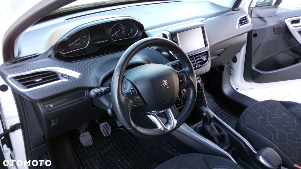 Peugeot 2008 1.2 Pure Tech Style - 21