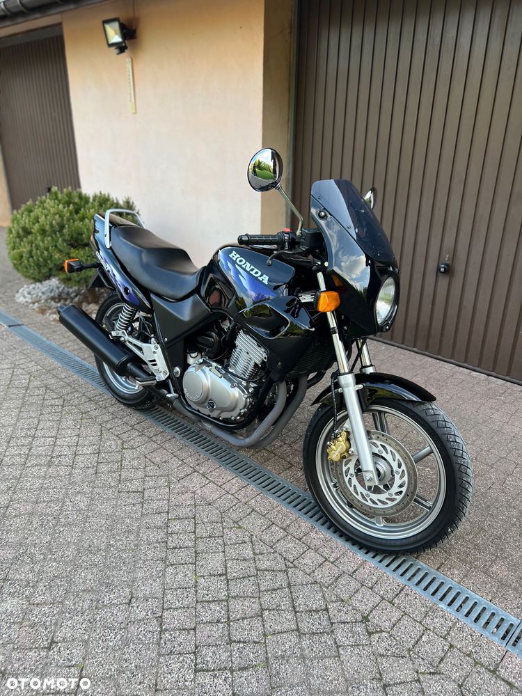 Honda CB - 1