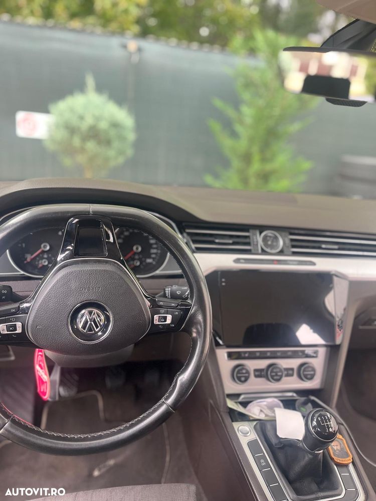 Volkswagen Passat 2.0 TDI Comfortline - 10