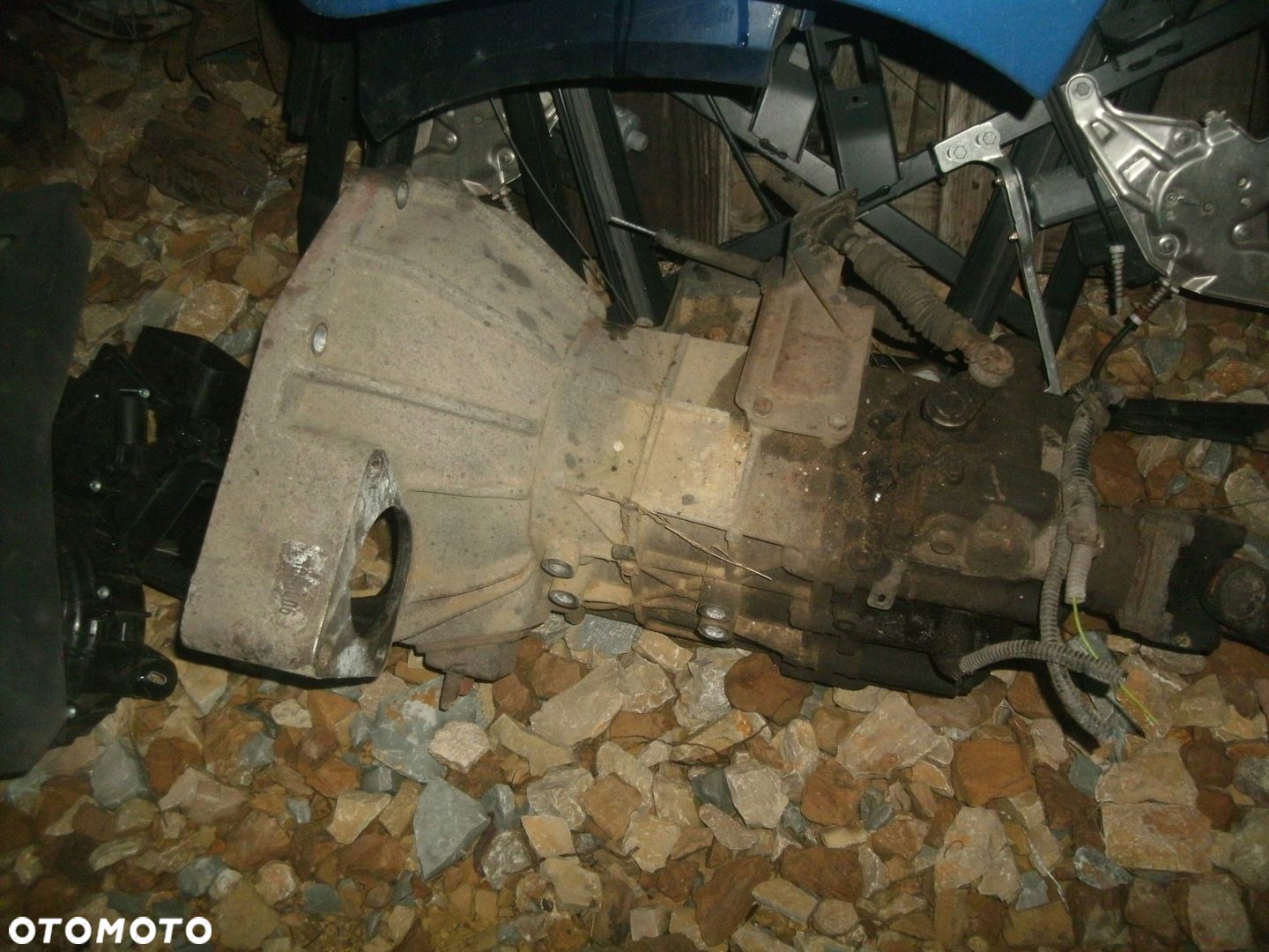 SKRZYNIA BIEGOW KIA K2500 K2700 - 1