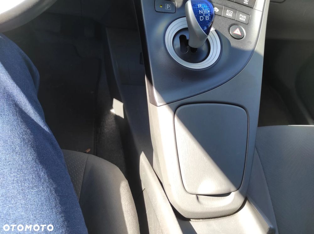 Toyota Prius (Hybrid) - 20