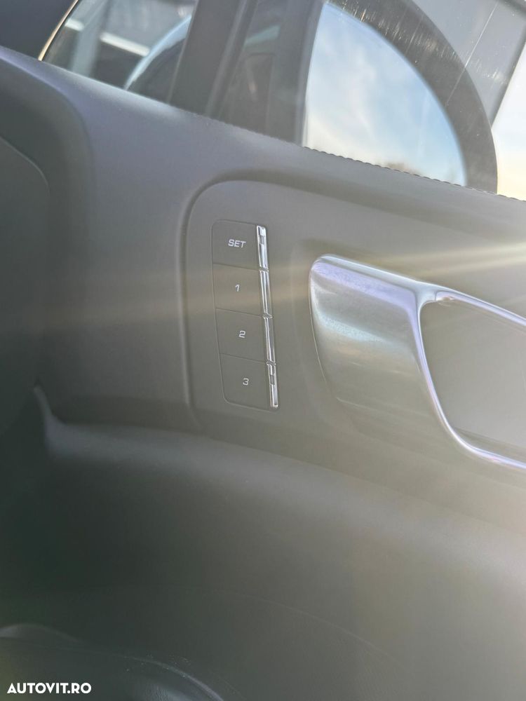 Porsche Cayenne - 30