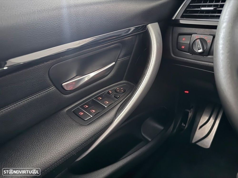 BMW 318 d Pack M Shadow Auto - 25