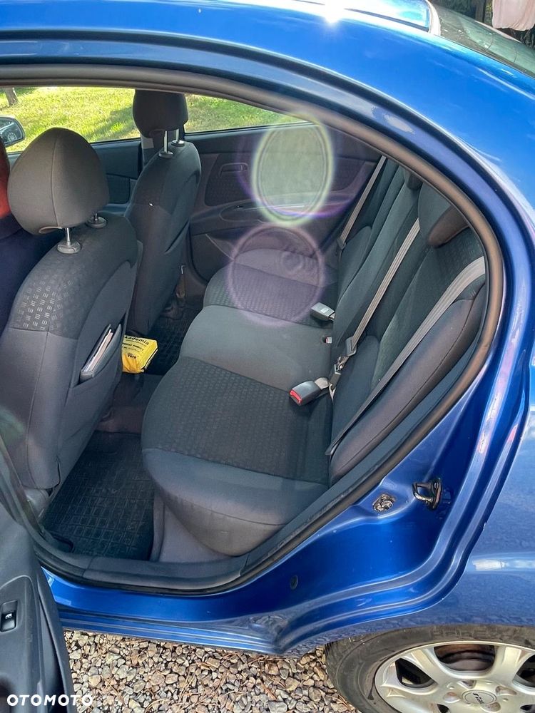 Kia Rio 1.4 Family - 8