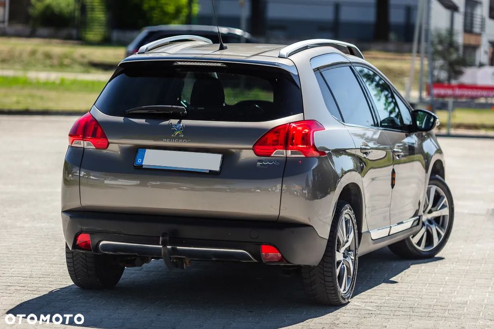Peugeot 2008 1.2 Pure Tech Style S&S - 11