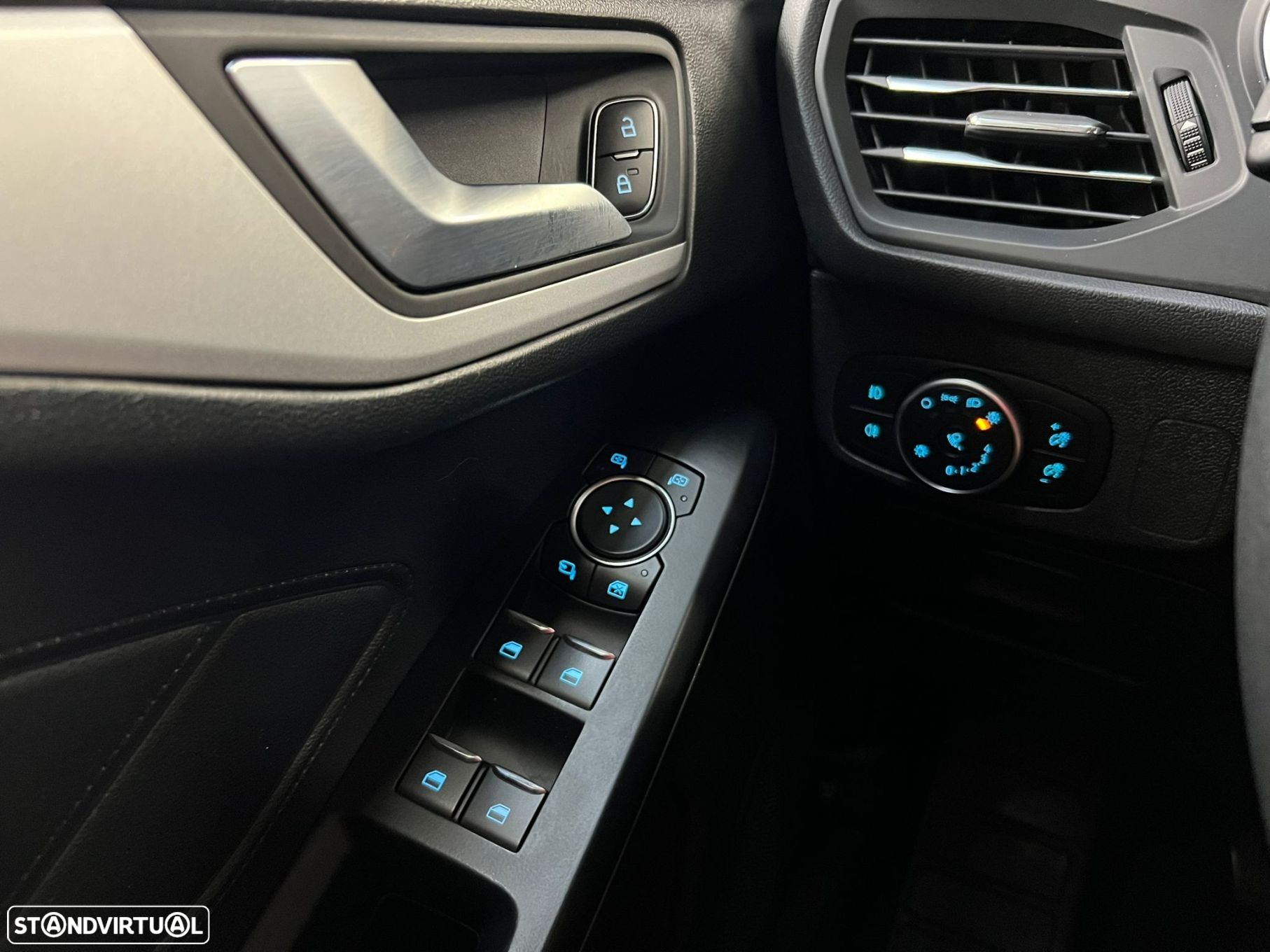 Ford Focus SW 1.5 TDCi EcoBlue Connected - 18